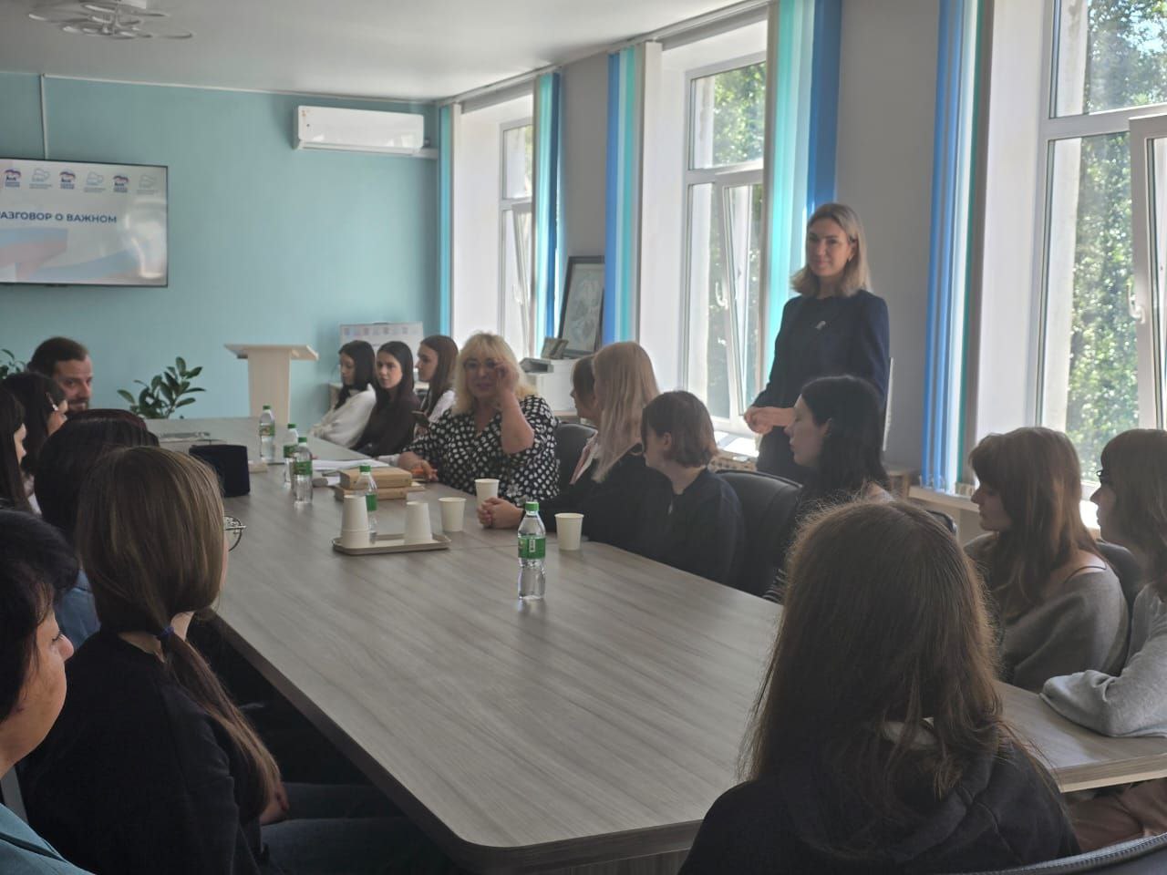 Что значит быть девушкой в 2025? В колледже прошел важный разговор о ценностях