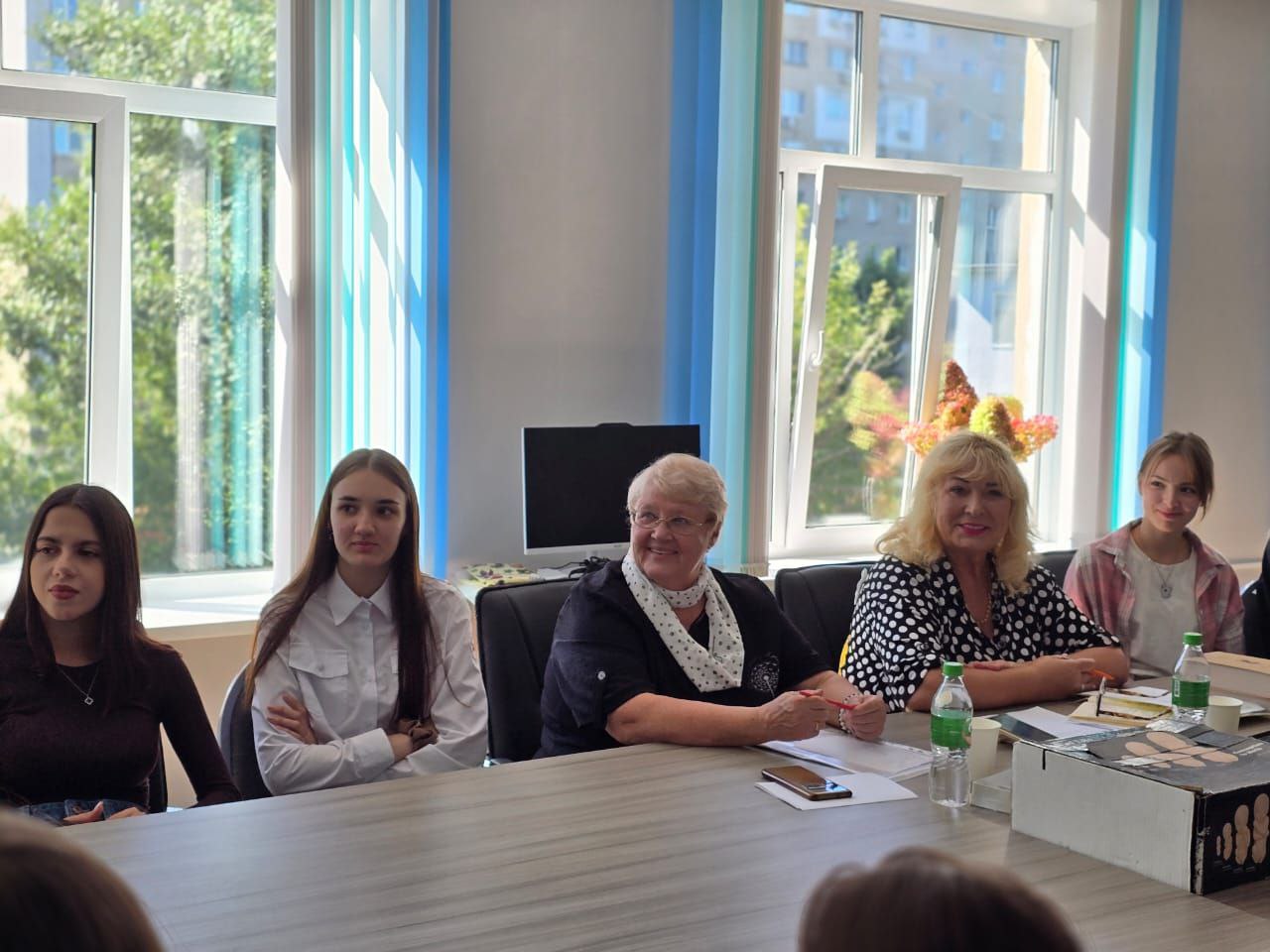 Что значит быть девушкой в 2025? В колледже прошел важный разговор о ценностях