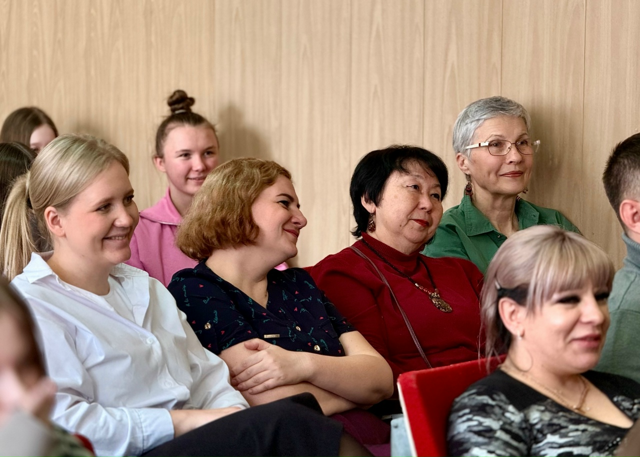 Как в КМТ поздравили прекрасных дам