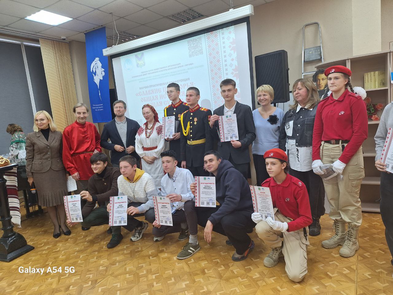 Наши волонтёры на научной конференции