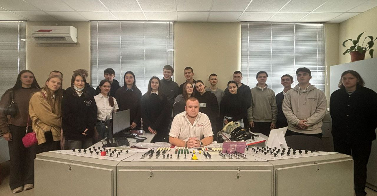 Погружение в профессию: будущие железнодорожники на ЖД станции