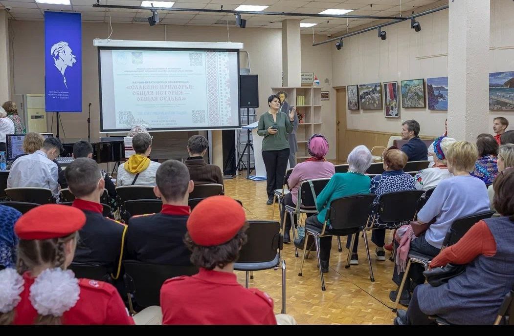 Наши волонтёры на научной конференции